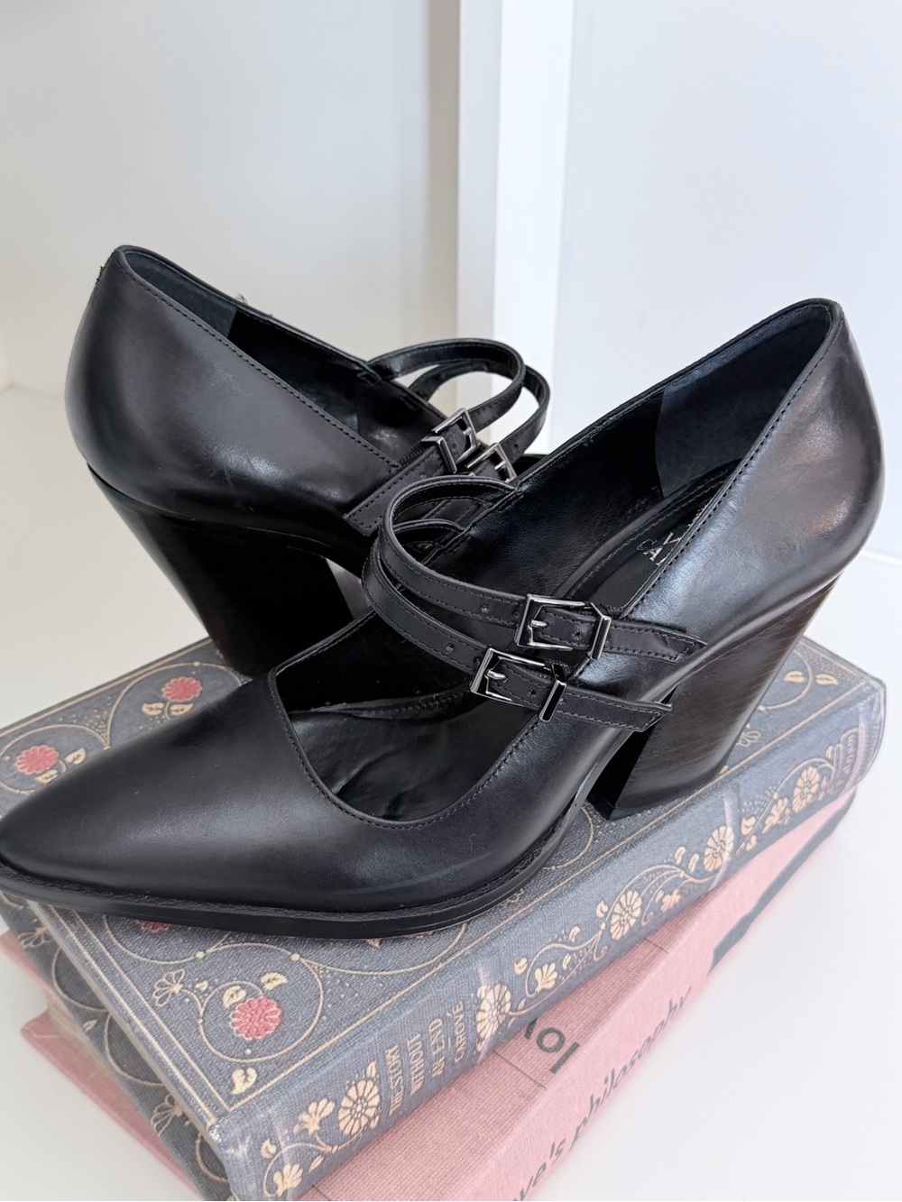 Vince Camuto 7.5 Black Double-Strap Pointed Block Heel Pumps